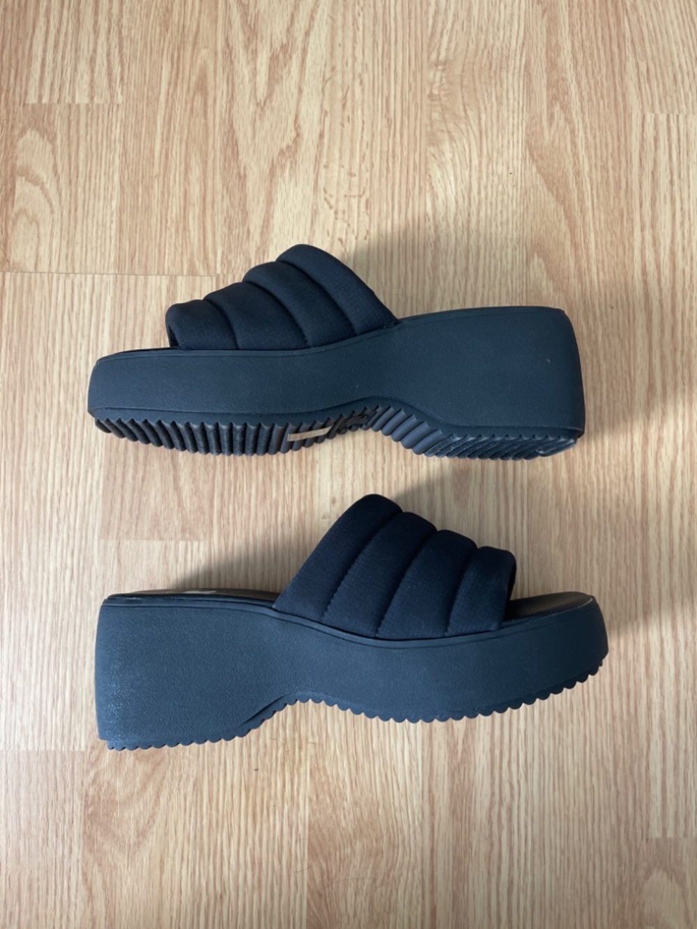 Like New Rocket Dog Black Chunky Platform Slip On Sandals Size 8 - Picture 4 of 6